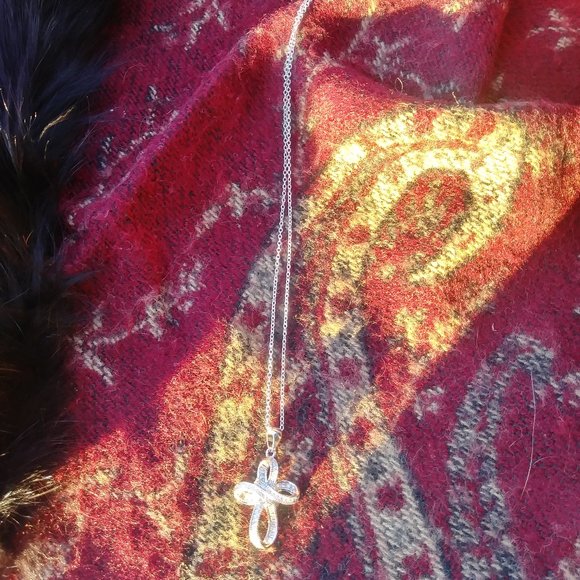 Sterling Sliver Ribbon Knot Cross Czs necklace - Picture 7 of 12